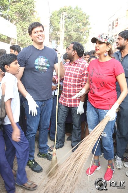 Lakshmi-Manchu-Joins-Swachh-Bharath-Campaign-in-Film-Nagar
